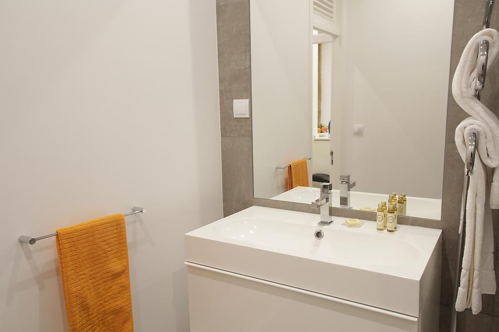 Design Duplex Apartment Ba/ Chiado Lisbon Ruang foto