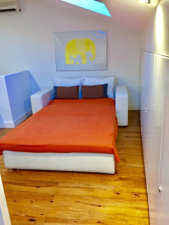 Design Duplex Apartment Ba/ Chiado Lisbon Bagian luar foto